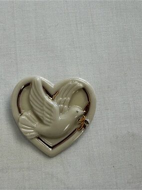 Lenox Porcelain Dove Heart Brooch Pin Gold Trim RomaCottagecore Vintage